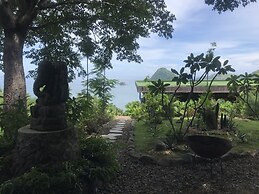 Paradise Garage Komodo Villa