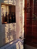 Paradise Garage Komodo Villa