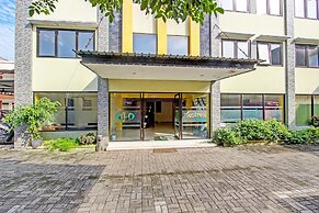 SPOT ON 91398 Homestay Tentrem 1