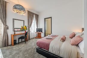 Starlight Luxury Suites