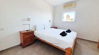 Masaryk Musk in Bat Yam