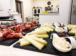 Domo Achenza Guesthouse