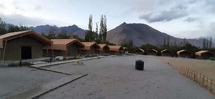 Rebo Camp- Hunder