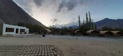 Rebo Camp- Hunder