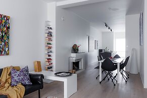 Spacious 2BR apartment on Bulevardi