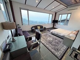 360 South, Khandala