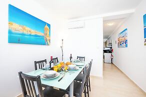 Islet Seafront Family Apartment