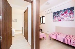 Islet Seafront Family Apartment