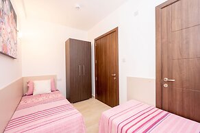 Islet Seafront Family Apartment