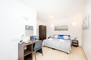 Islet Seafront Family Apartment