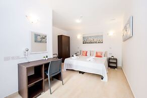 Islet Seafront Family Apartment