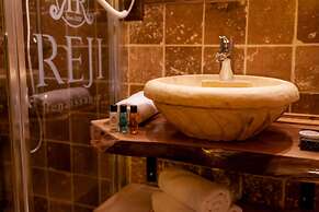 Reji Boutique Hotel