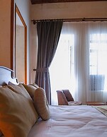 Reji Boutique Hotel