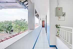 Super OYO 90426 Near Mall Ciputra 2