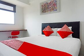 OYO 91593 San San Rooms Apartment Gunung Putri Square
