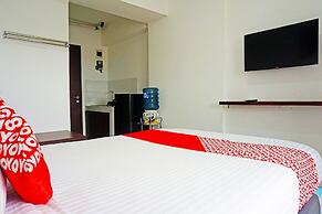 OYO 91593 San San Rooms Apartment Gunung Putri Square