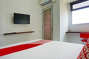 OYO 91593 San San Rooms Apartment Gunung Putri Square