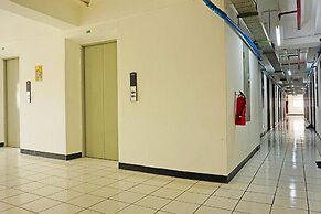 OYO 91593 San San Rooms Apartment Gunung Putri Square