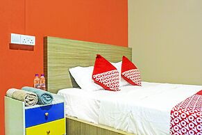 OYO 91643 Homestay Daniel 76NearTaman Hijau Karimun