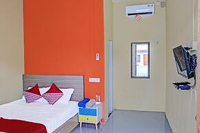 OYO 91643 Homestay Daniel 76NearTaman Hijau Karimun