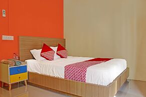 OYO 91643 Homestay Daniel 76NearTaman Hijau Karimun