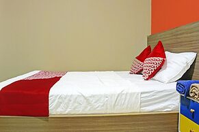 OYO 91643 Homestay Daniel 76NearTaman Hijau Karimun
