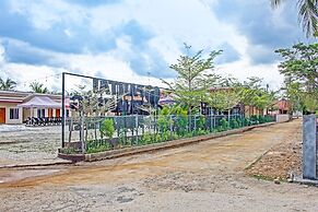 OYO 91643 Homestay Daniel 76NearTaman Hijau Karimun