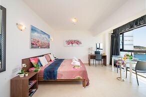 Islet Promenade Studio with Seaview