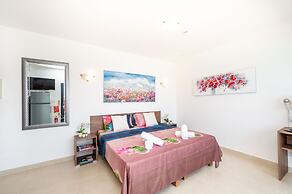 Islet Promenade Studio with Seaview