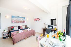 Islet Promenade Studio with Seaview