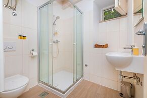 Rafael rooms and apartments by DuHomes