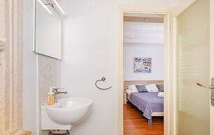 Rafael rooms and apartments by DuHomes