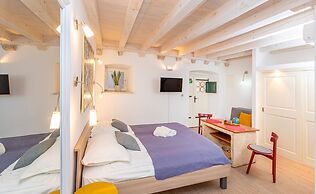 Rafael rooms and apartments by DuHomes