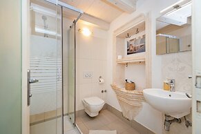 Rafael rooms and apartments by DuHomes