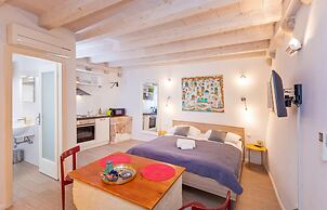 Rafael rooms and apartments by DuHomes