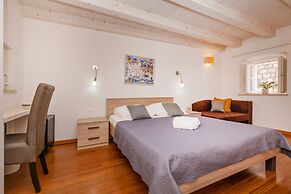 Rafael rooms and apartments by DuHomes