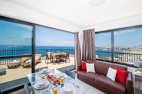 Islet Seafront Penthouse with Hot tub