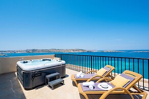 Islet Seafront Penthouse with Hot tub