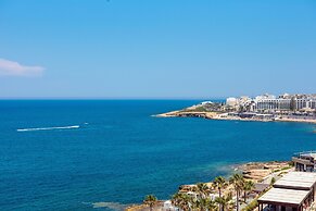 Islet Seafront Penthouse with Hot tub