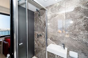 Islet Seafront Penthouse with Hot tub