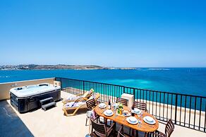 Islet Seafront Penthouse with Hot tub