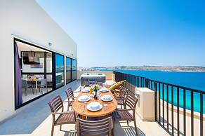 Islet Seafront Penthouse with Hot tub