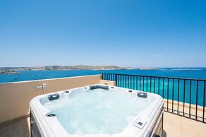 Islet Seafront Penthouse with Hot tub