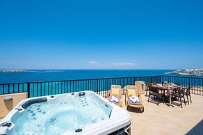 Islet Seafront Penthouse with Hot tub