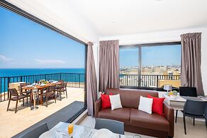 Islet Seafront Penthouse with Hot tub