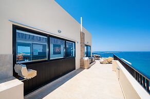 Islet Seafront Penthouse with Hot tub