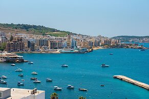 Islet Seafront Penthouse with Hot tub