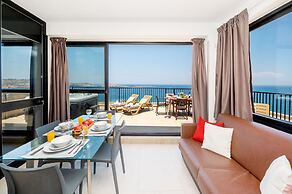 Islet Seafront Penthouse with Hot tub