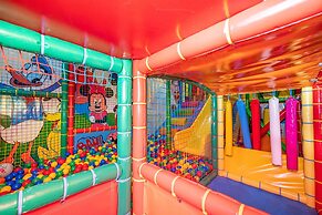 Islet Seafront Penthouse with Hot tub