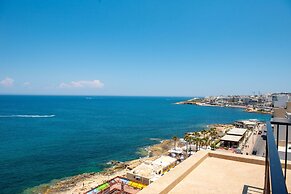 Islet Seafront Penthouse with Hot tub